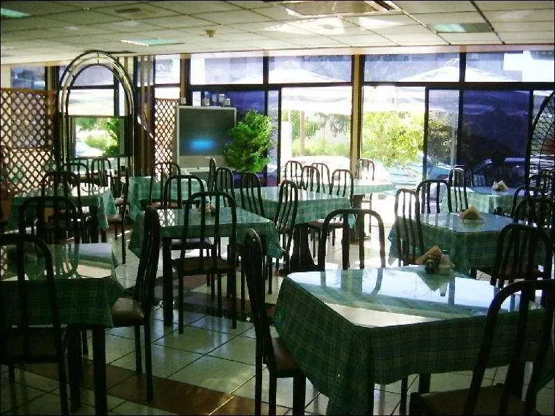 **  לרנקה San Remo Hotel קפריסין